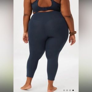 2 PAIRS - Girlfriend Collective 23 3/4" INSEAM / XL Leggings in Dew and Midnight